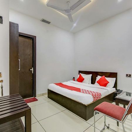 Oyo 27999 Hotel Deep Sirsa 外观 照片