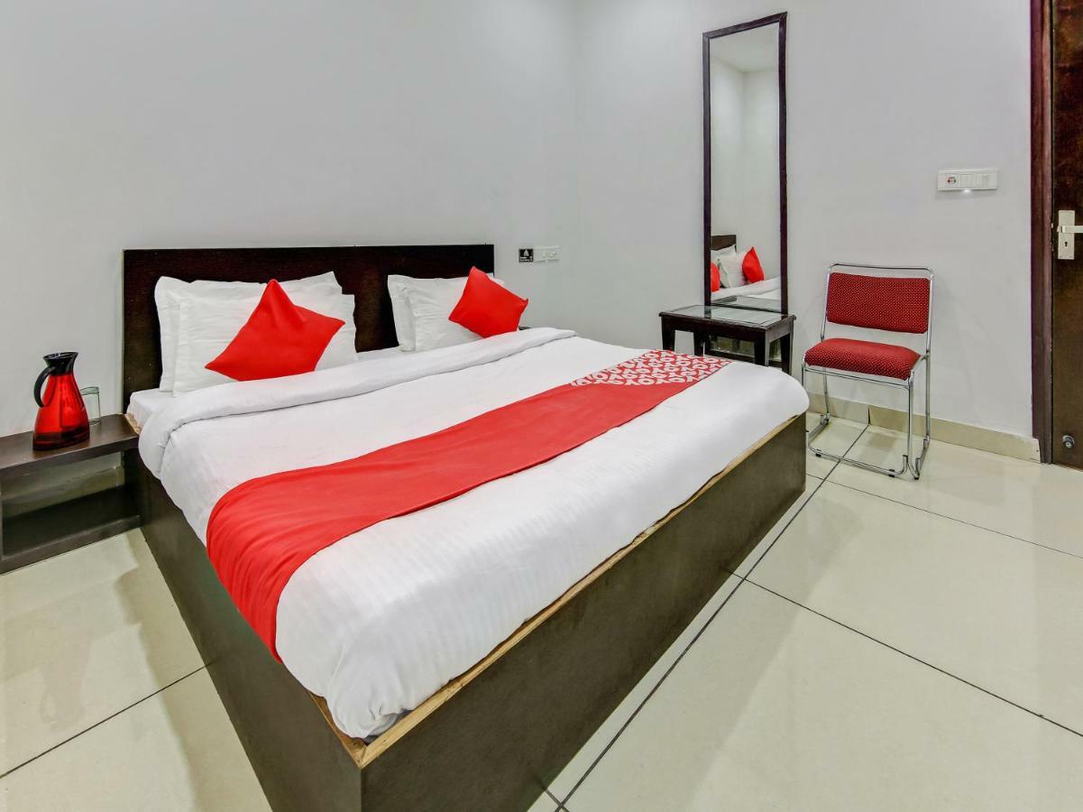 Oyo 27999 Hotel Deep Sirsa 外观 照片