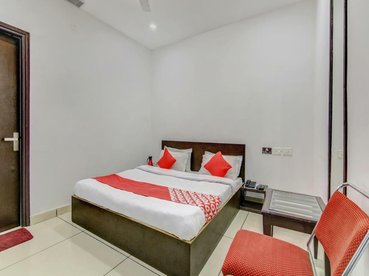 Oyo 27999 Hotel Deep Sirsa 外观 照片