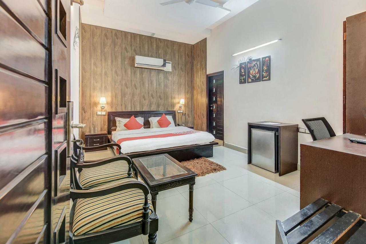 Oyo 27999 Hotel Deep Sirsa 外观 照片