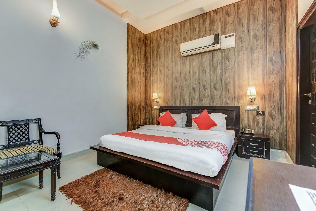 Oyo 27999 Hotel Deep Sirsa 外观 照片
